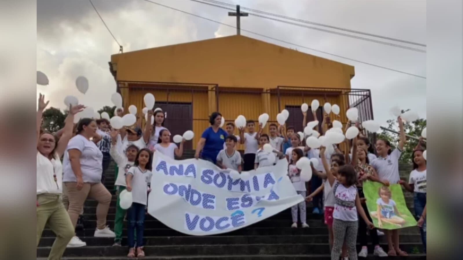 Alunos e professores fazem homenagem a menina desaparecida em Bananeiras: "Ana Sophia, onde está você?"