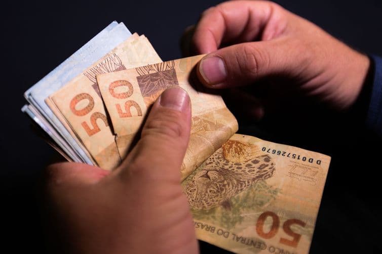 Servidores da Paraíba recebem segunda parcela do décimo terceiro hoje