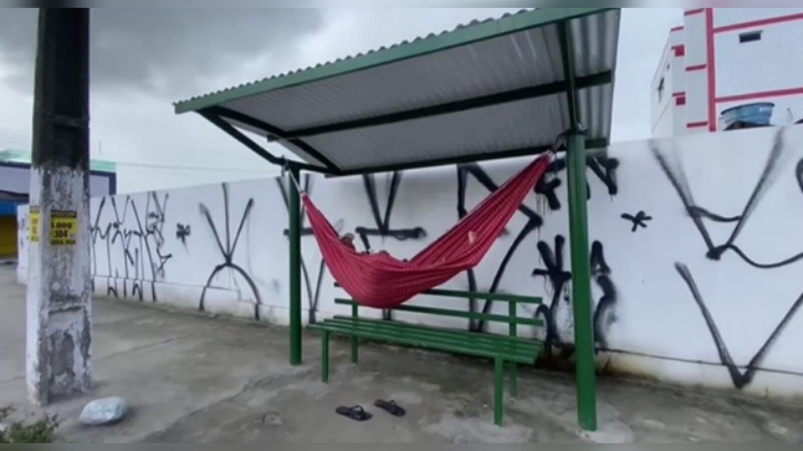 Influenciador denuncia que prefeito processou vereador e quer retirar ponto de ônibus equipado do bairro de Tibiri