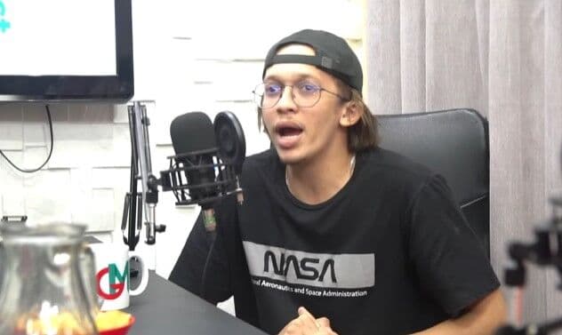 Humorista e influenciador Mizael Silva fica ferido após bater moto em carreta, em João Pessoa