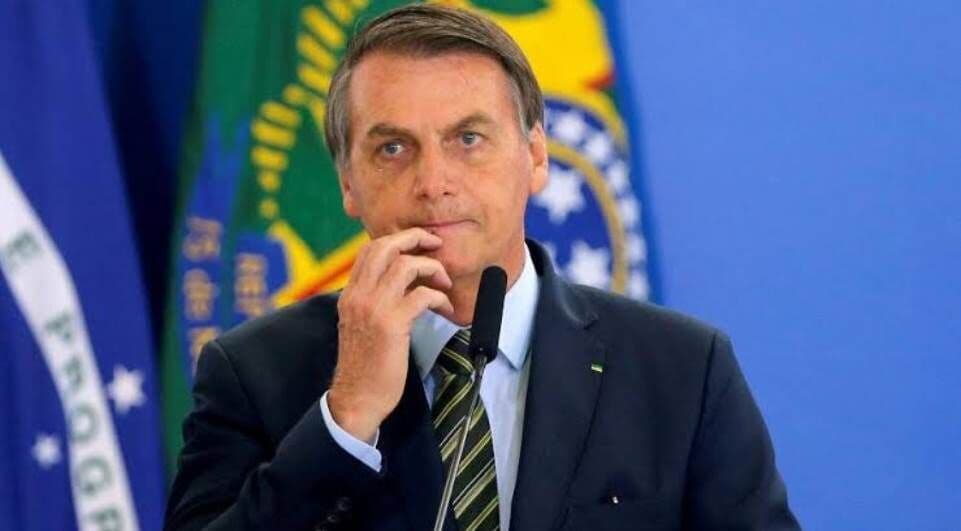 Bolsonaro divulga números errados de covid-19 e Instagram marca postagem com alerta de notícia falsa