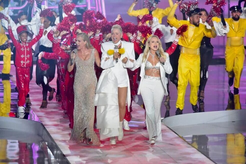 Xuxa, Angélica e Eliana se apresentam juntas na Globo em encontro inédito; assista ao vídeo