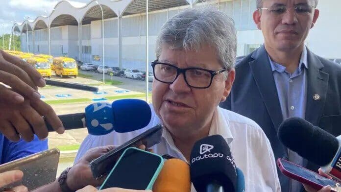 João Azevêdo nega possibilidade do PSB ter dois nomes em chapa majoritária para 2026: "eu estando como senador não pode ter outro"