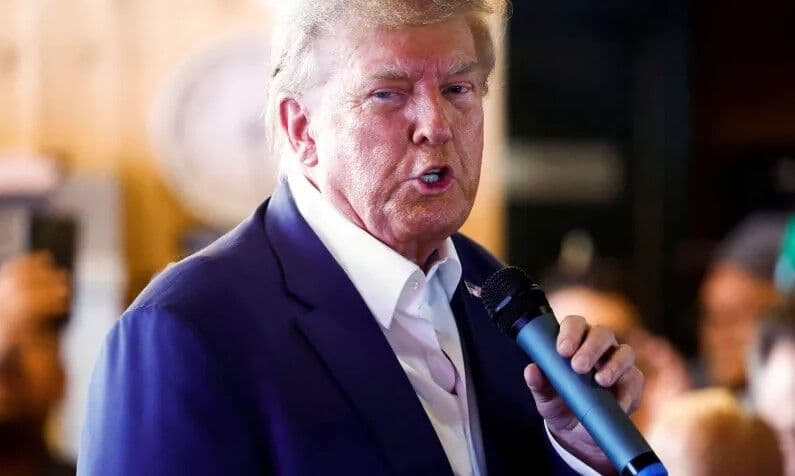 Em comício, Trump pede que vice cometa ato ilegal e rejeite votos dos delegados