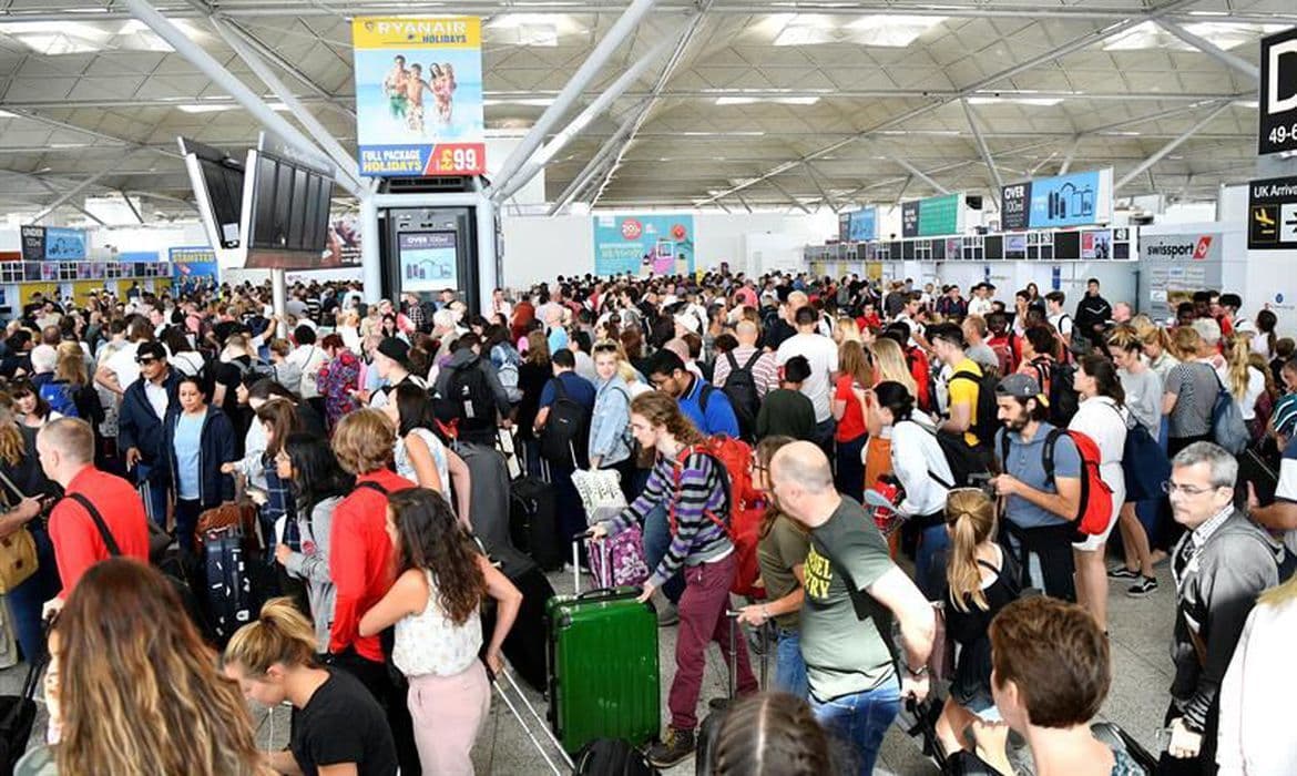 Voa Brasil, programa de passagens aéreas por R$ 200, deve ser lançado ainda em agosto, diz ministro