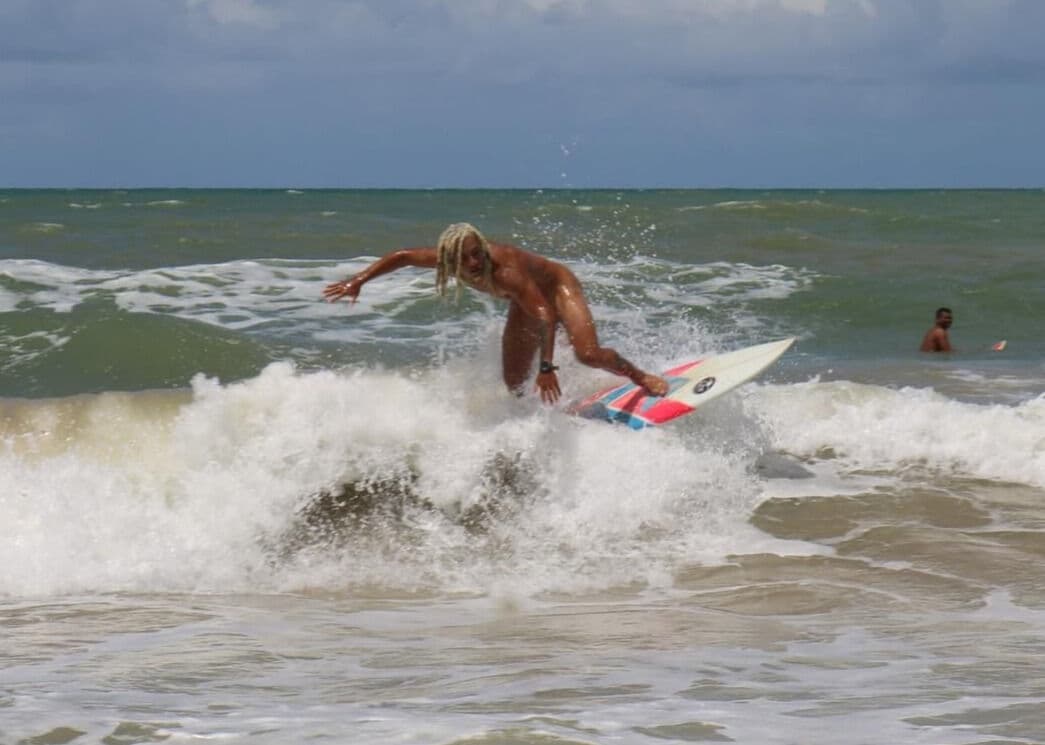 Campeonato de Surfe Naturista de Tambaba começa em setembro, na Paraíba