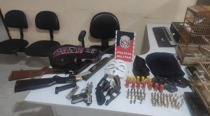 Polícia prende membros de organização criminosa com arsenal após troca de tiros no Sertão da Paraíba