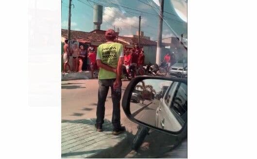 Homem é morto a tiros por ex-companheiro da namorada em Pedras de Fogo