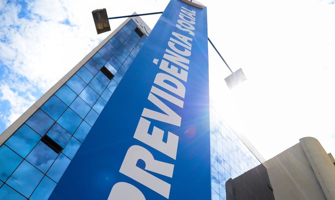 Beneficiário do INSS não precisa mais fazer prova de vida: entenda as novas regras