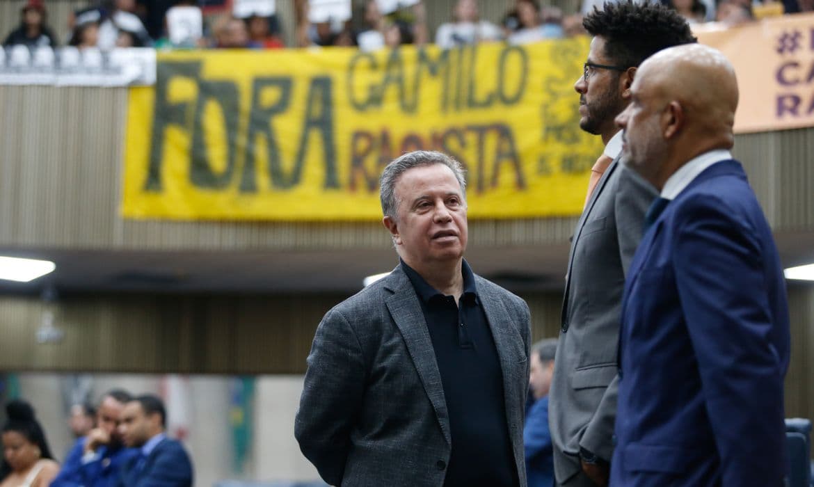 Câmara de São Paulo cassa mandato do vereador Camilo Cristófaro por racismo