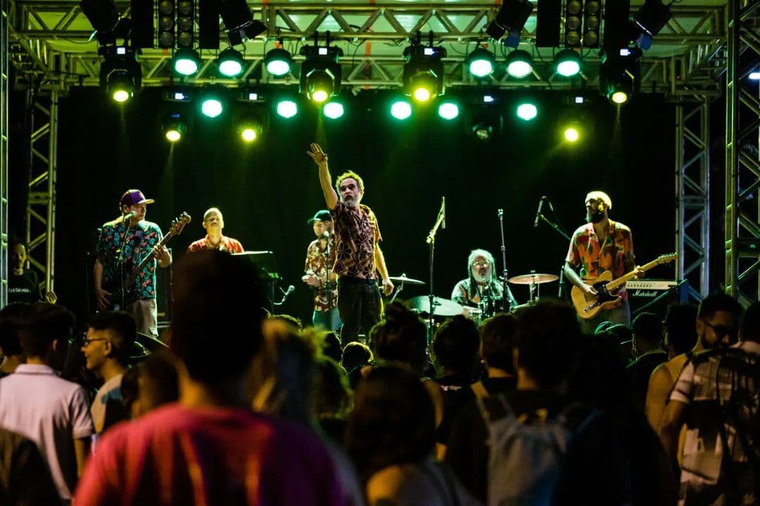 Festival Centro em Cena termina hoje com shows de Cabruêra e Electro Bromance