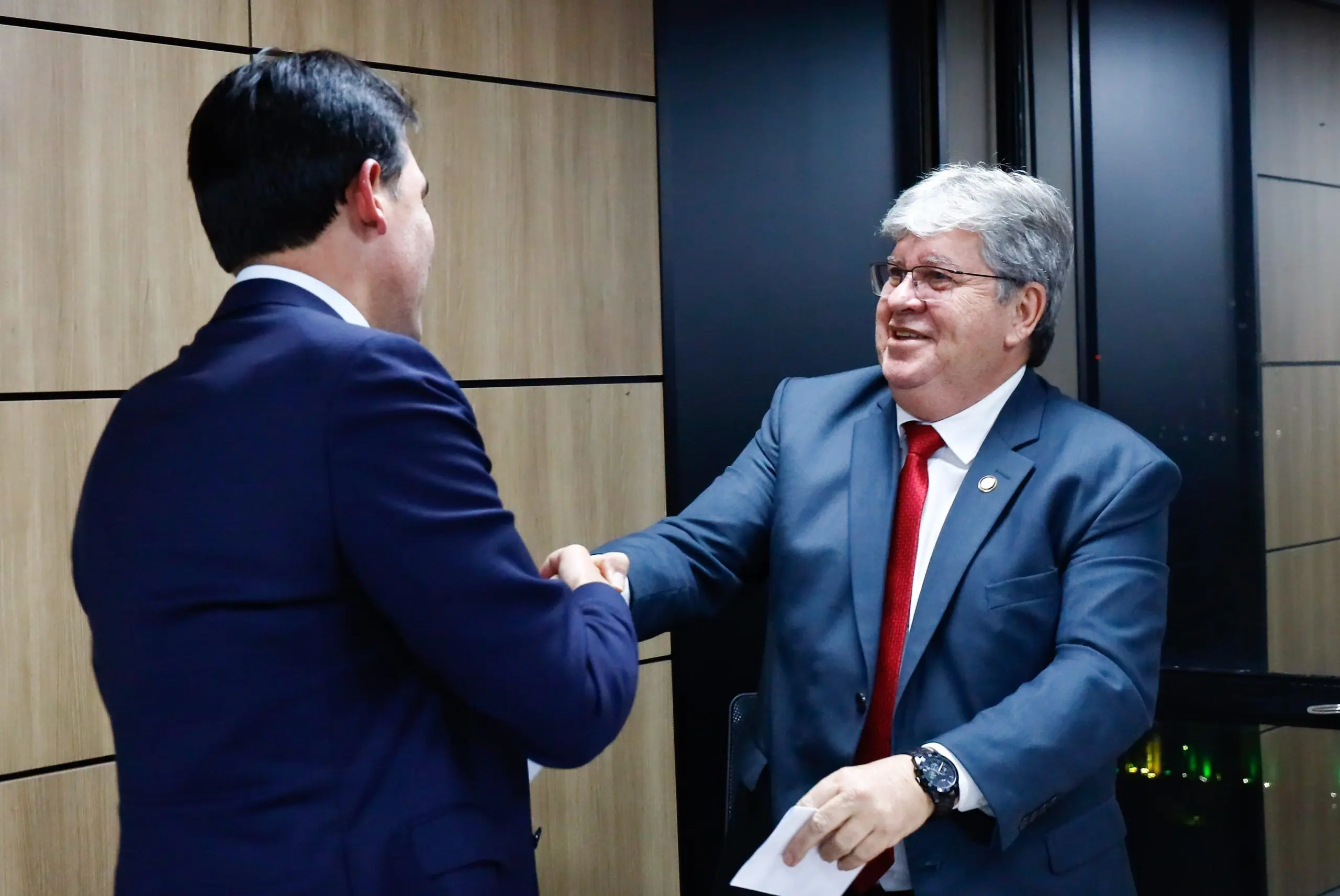 Estrutura do Natal Iluminado de Campina Grande começa a ser montada e programação será divulgada nos próximos dias