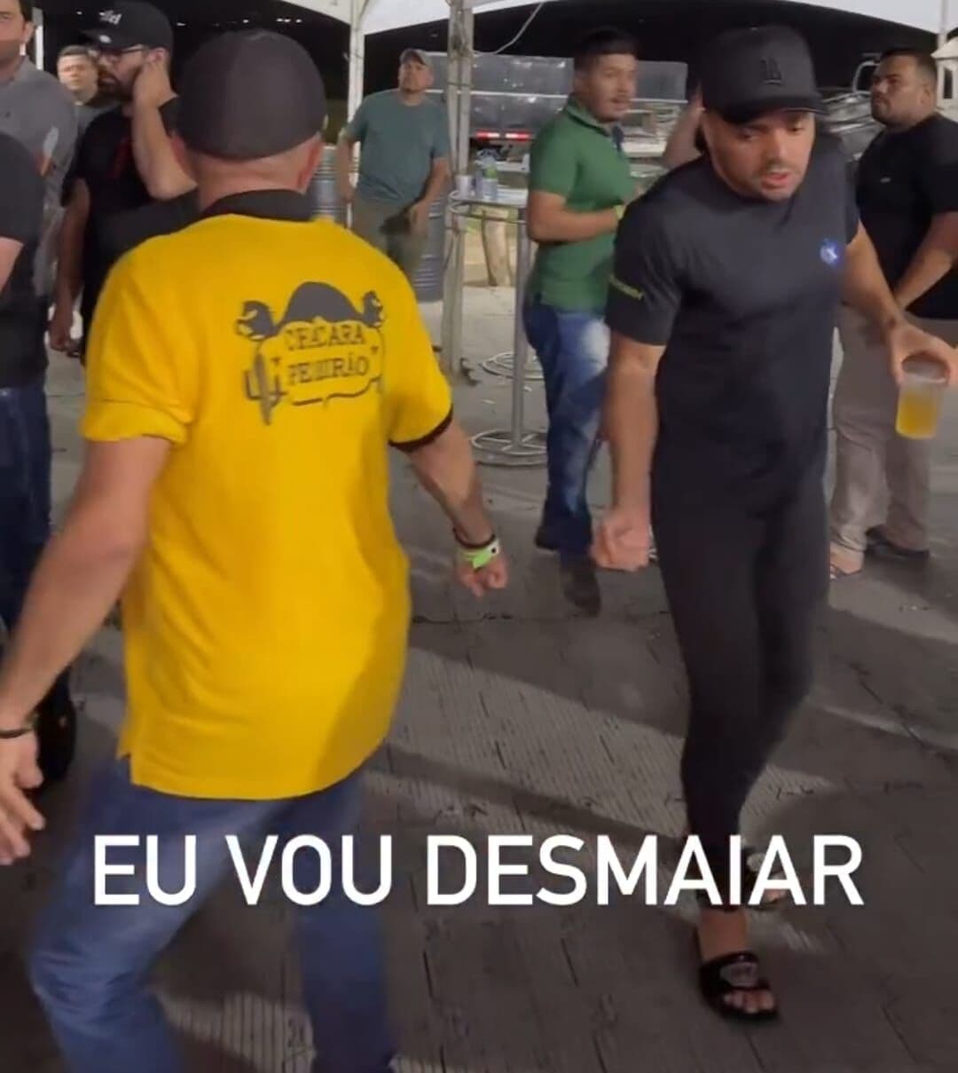 Vídeo: prefeito 'dançarino' de Nova Palmeira ataca novamente e vira piada de Tirullipa durante vaquejada, em Gurinhém