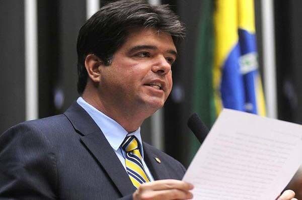 Ruy Carneiro diz que decisão de voltar ou não ao PSDB deve sair nos próximos dias: "dependo do grupo"