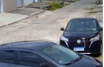 Motorista passa mal, bate em dois carros, atinge casa e morre, em João Pessoa