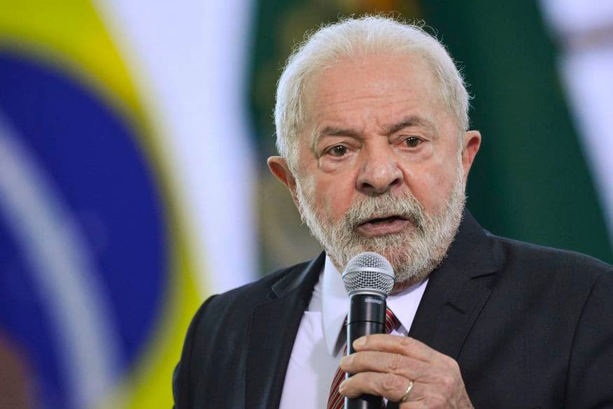 Após cirurgia, Lula passou noite estável, caminhou pela manhã e fez fisioterapia, dizem médicos