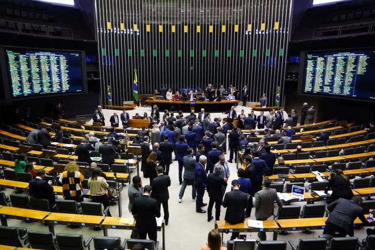 Deputados concluem votação do projeto do arcabouço fiscal