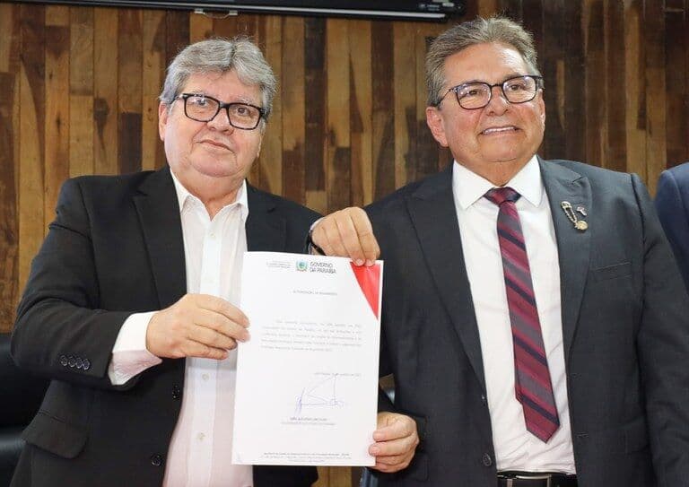 Após incômodo de Adriano Galdino com fala de João Azevêdo, Felipe Leitão revela diálogo e diz que "está tudo resolvido"