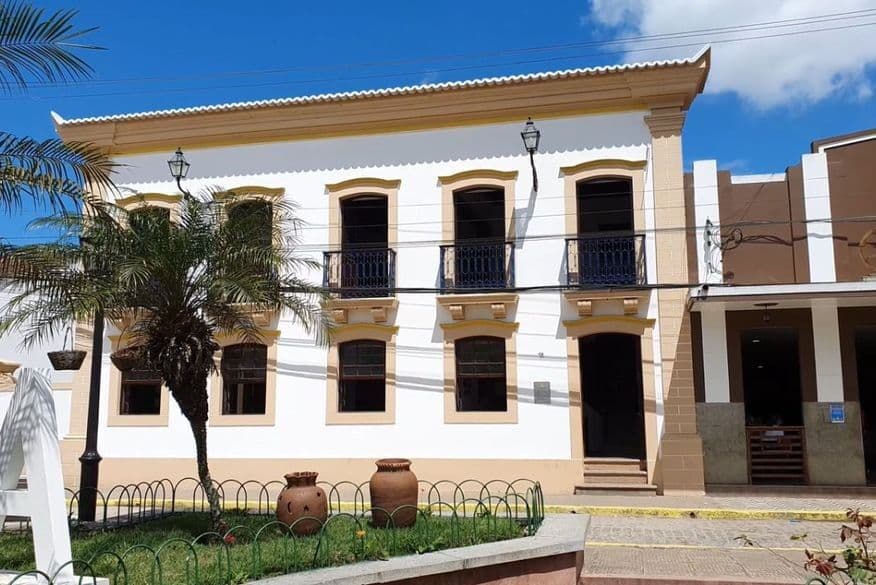 Nove meses após destruição, Prefeitura de Areia contrata empresa por quase R$ 200 mil para reversão de danos no Casarão José Rufino