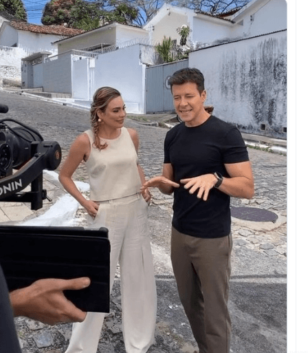 Jornalista paraibana Rachel Sheherazade grava com apresentador Rodrigo Faro para programa da Record em João Pessoa