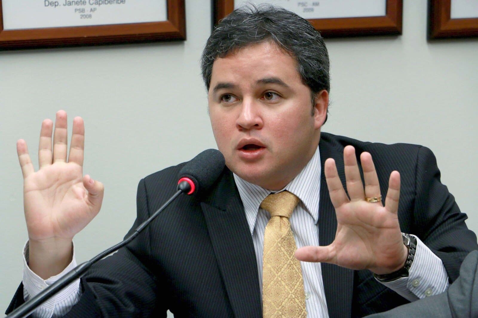 Moacir Rodrigues deixa Bruno Roberto e anuncia apoio a Efraim Filho para o Senado da Paraíba