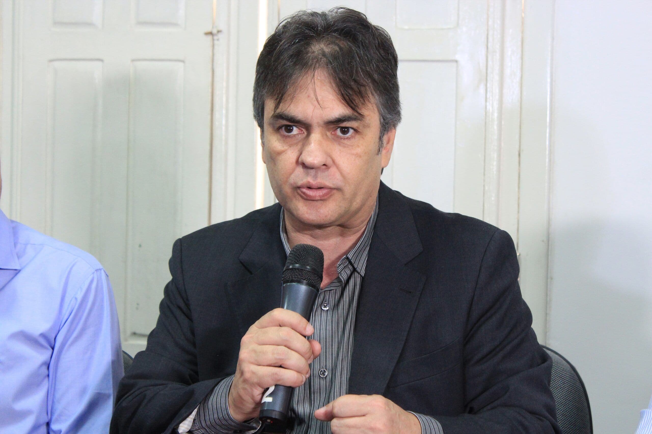 Cássio Cunha Lima diz que Dilma perdeu condições de governar