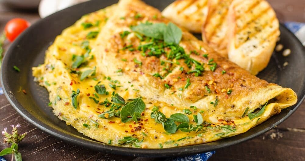 Como fazer omelete de espinafre com queijo