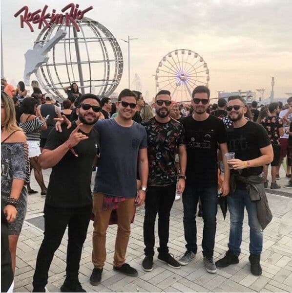 Lucas Gomes curte o Rock in Rio com os amigos