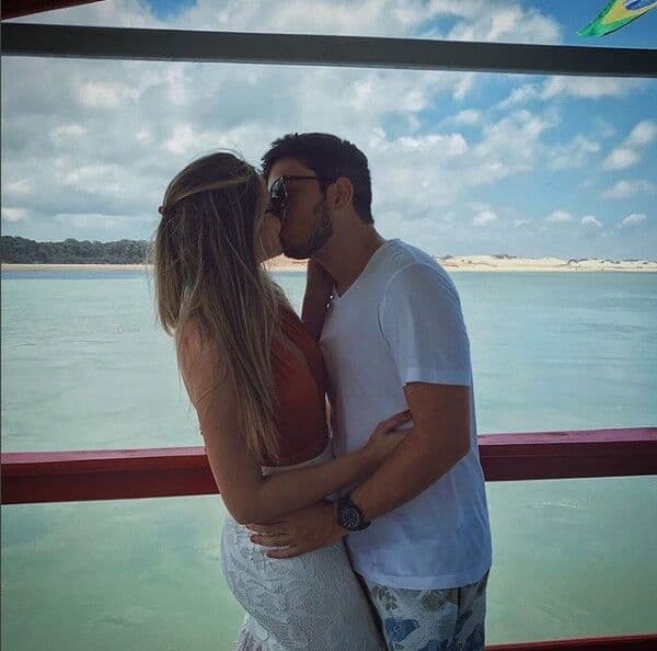 Flaviana Coutinho com o namorado Paulo Maroja em Pipa