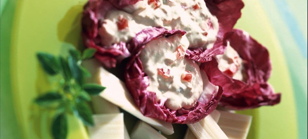 Salada de palmito e radichio ao creme de atum para começar bem a semana