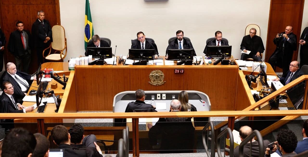 ClickJus: STJ decide que destituição de advogados às vésperas de acordo não impede a execução da sucumbência nos próprios autos