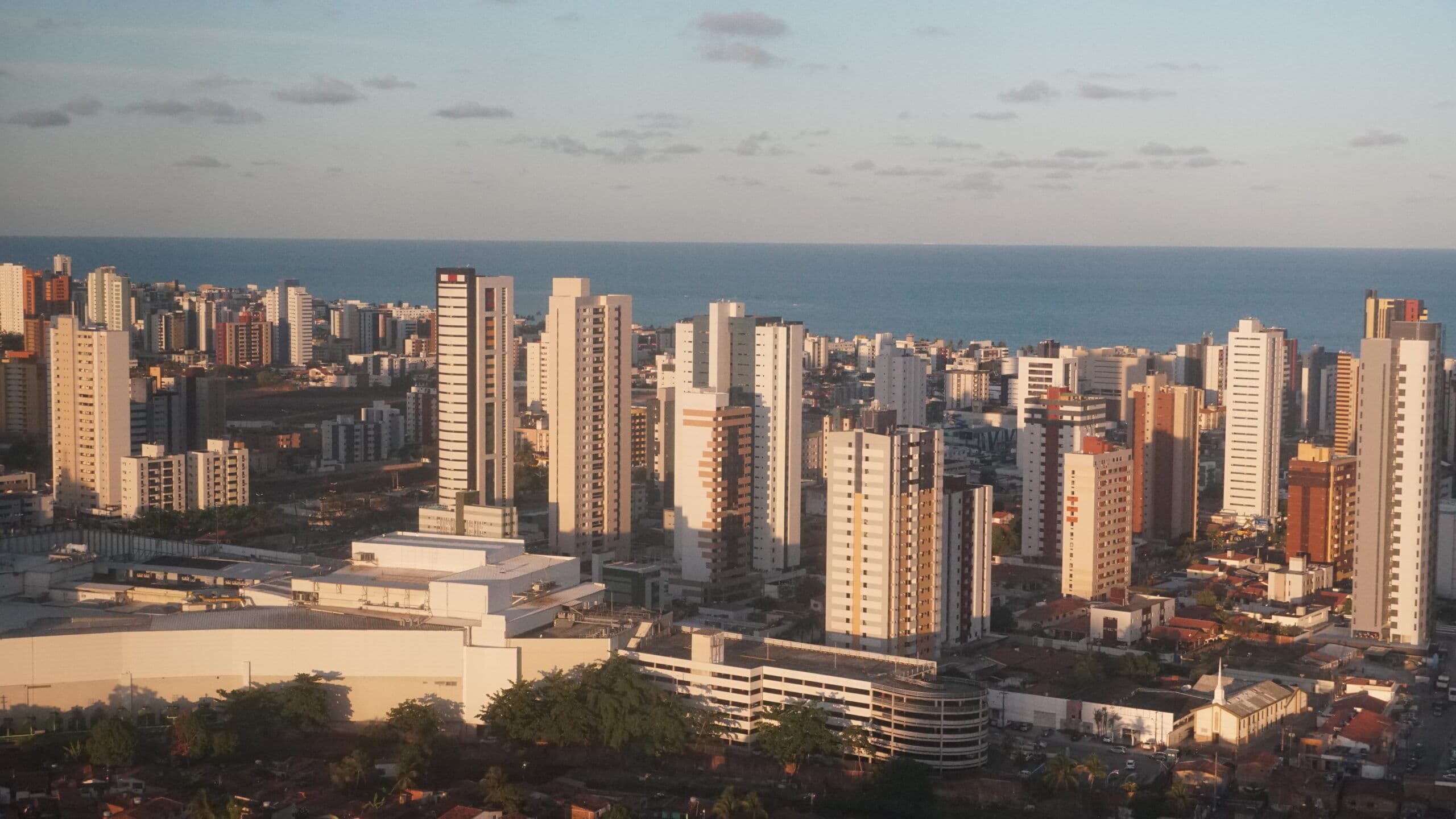 Governador prorroga isolamento, proíbe atividades da construção civil e estabelece multa pelo não uso de máscara em transportes e estabelecimentos