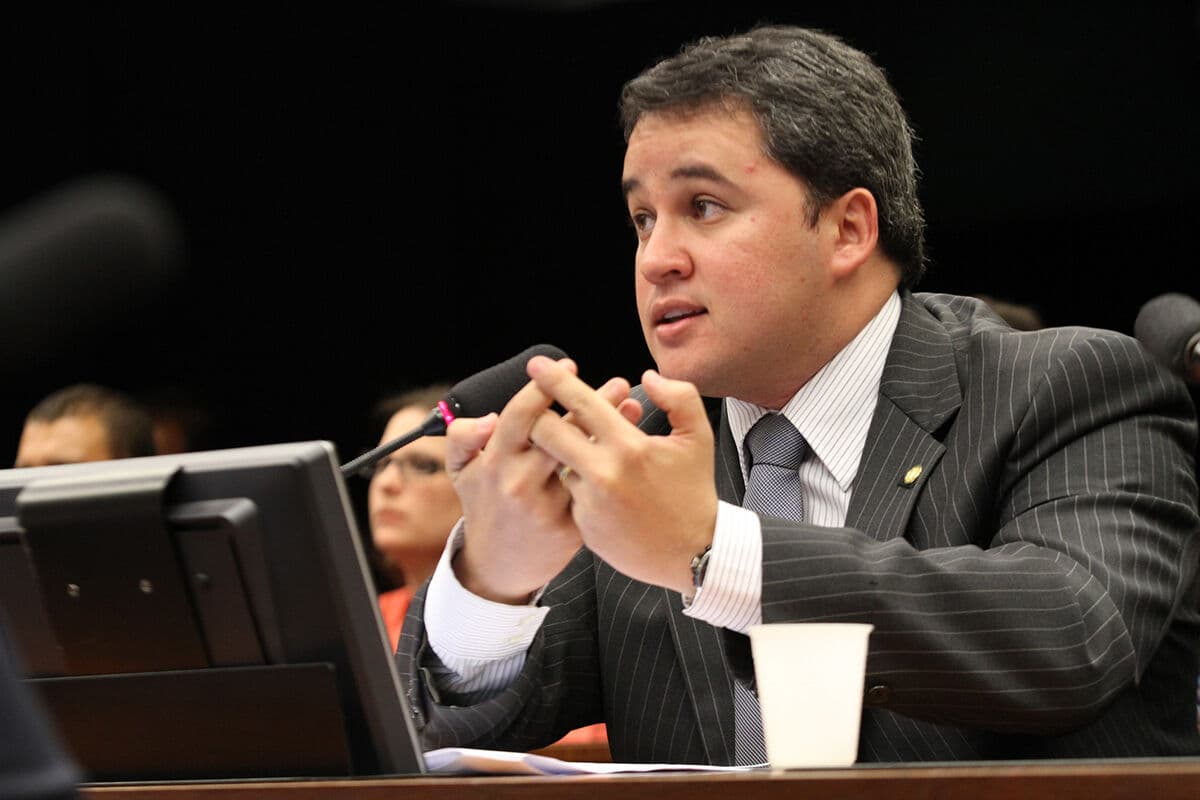 Relator dará parecer favorável ao fim do foro privilegiado