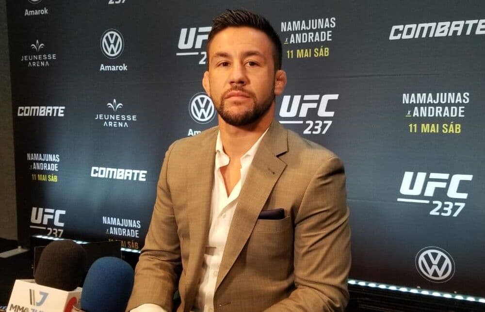 Munhoz se irrita com declaração de Sterling e dispara: "É um c*** e vai tomar tapa na bunda"