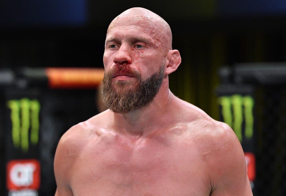 Cerrone descarta aposentadoria após derrota: "Não poderia deixar meu legado terminar assim"
