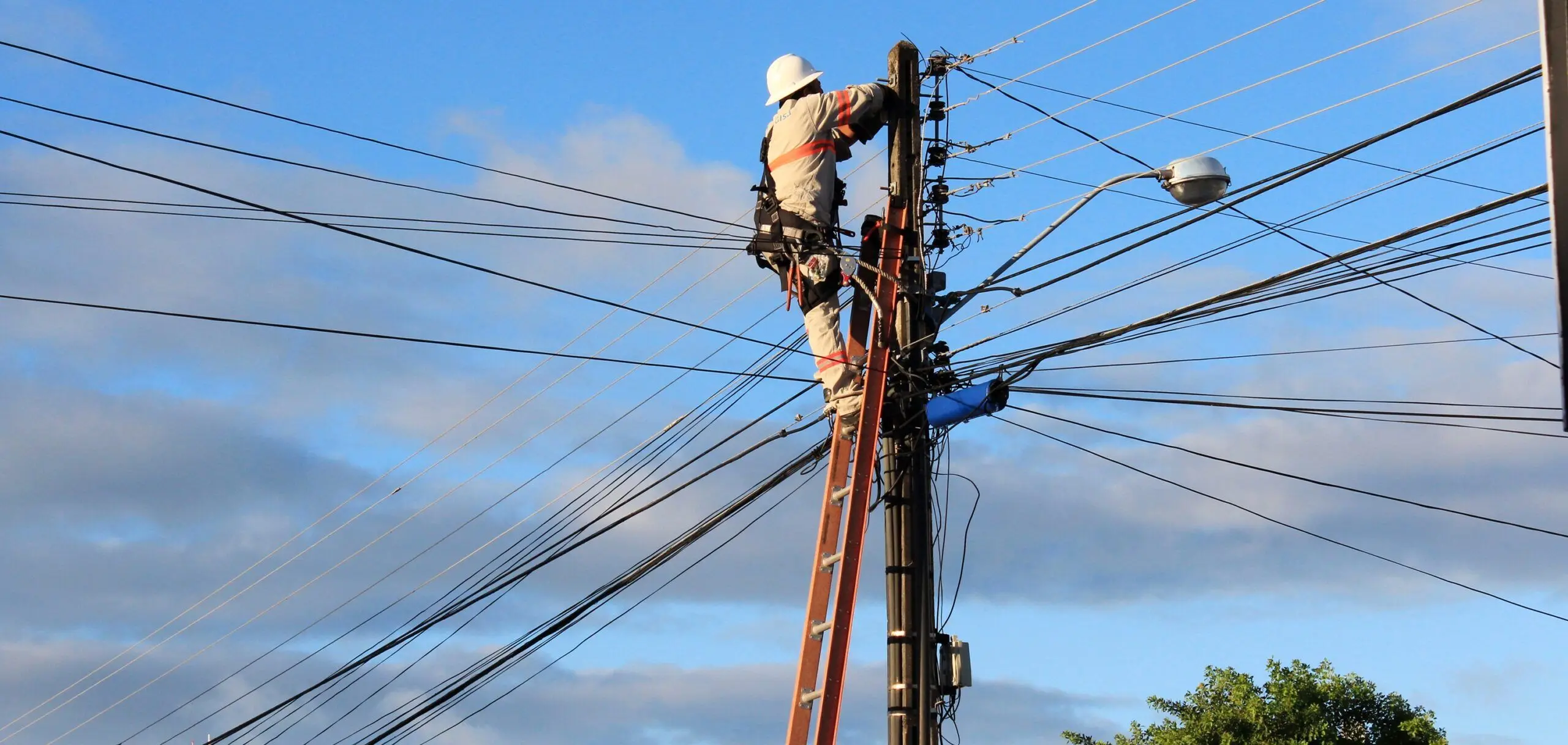 Energisa investe cerca de R$ 1,5 milhão na renovação da iluminação pública de sete cidades paraibanas