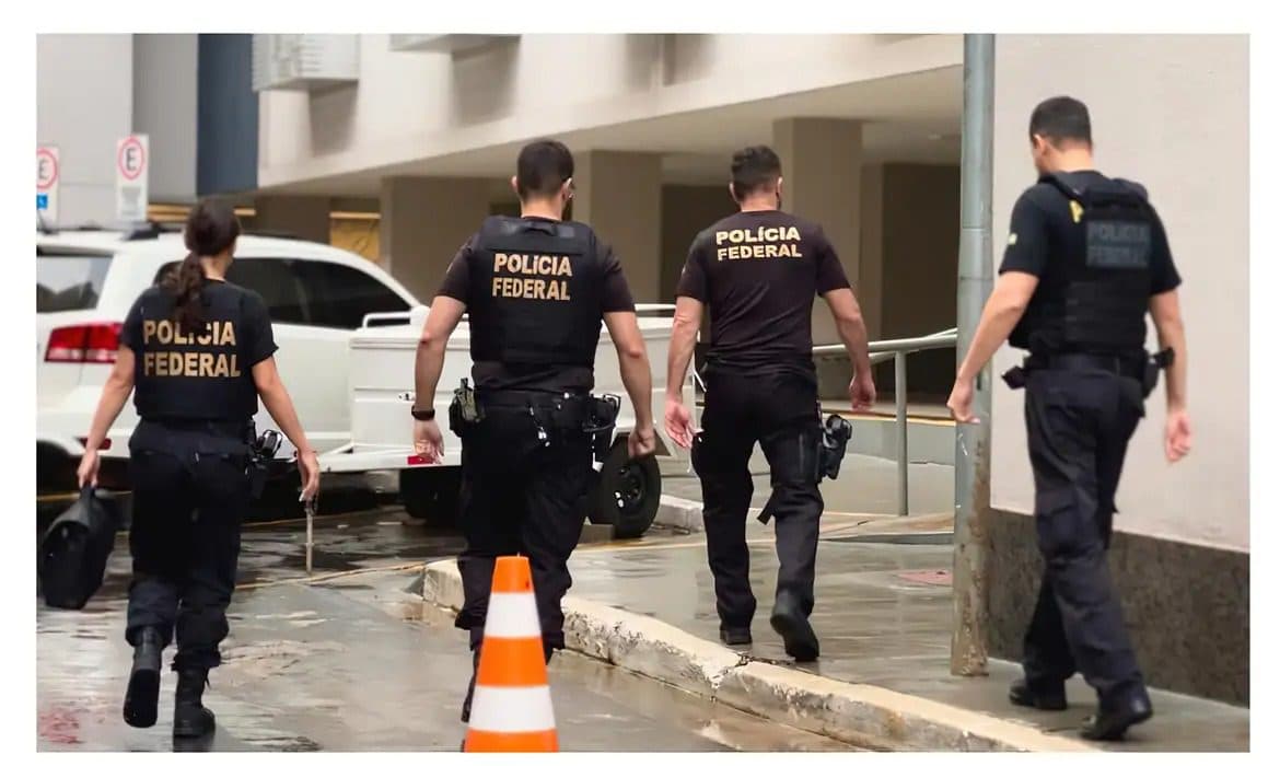 Polícia Federal cumpre mandados de busca e apreensão contra crimes de abuso sexual infantil na internet em João Pessoa e Bayeux