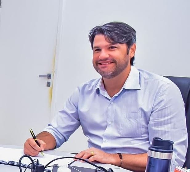 Vice-prefeito reeleito de João Pessoa, Léo Bezerra classifica campanha como dura e relembra ataques