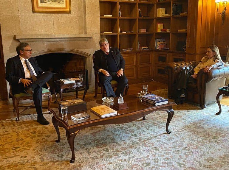 João Azevêdo discute parcerias no turismo, cultura e artesanato com embaixador do Brasil no Marrocos, em Portugal