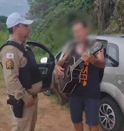 Motorista embriagado canta música de Bruno e Marrone para policial antes de ser preso em MG: "não sou vagabundo"