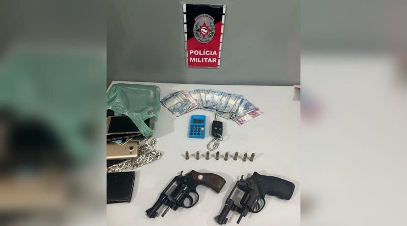Polícia prende dupla suspeita de assaltos em Santa Rita e recupera celulares roubados