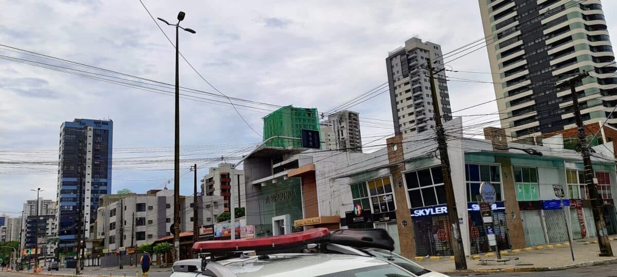 Semáforos apresentam problemas nas principais vias após madrugada de ventos fortes, em João Pessoa