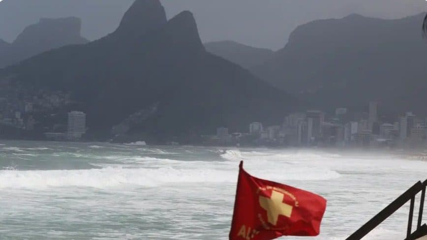 Com previsão de ciclone, Rio de Janeiro e São Paulo entram em alerta vermelho
