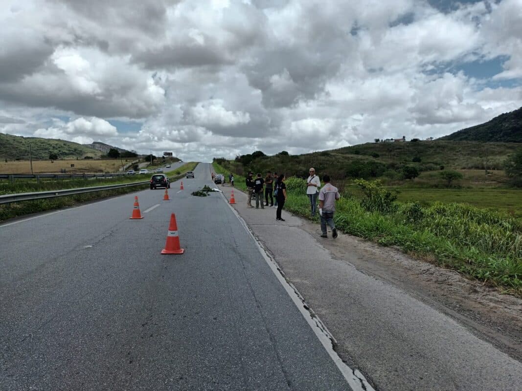 Mulher cai de motocicleta e morre atropelada em Gurinhém nesta terça-feira