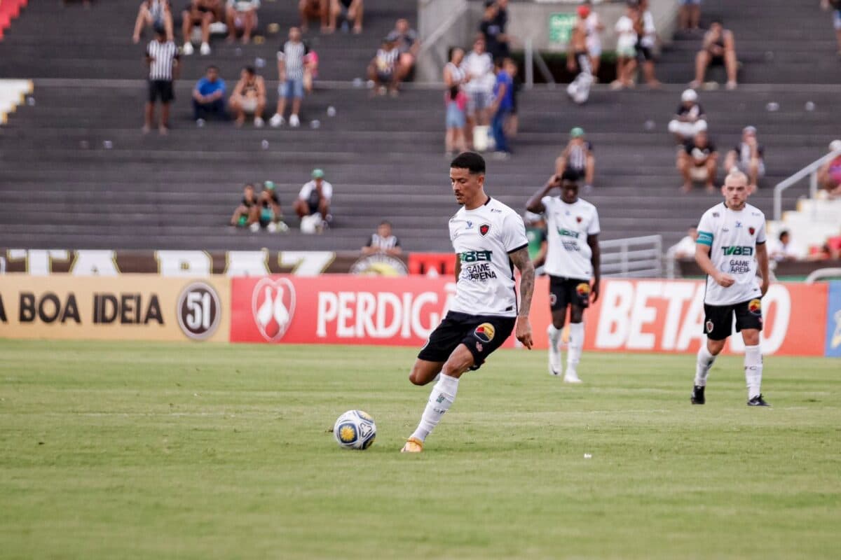 Botafogo-PB rescinde contrato com lateral esquerdo Matheus Leal