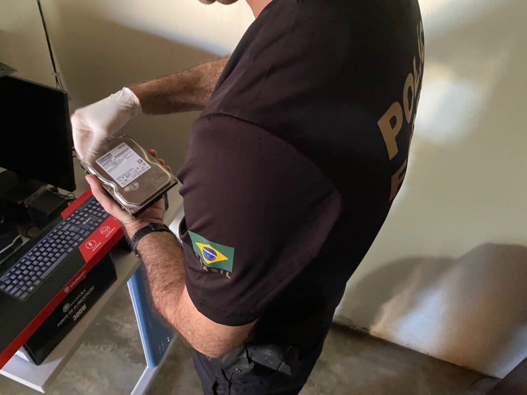 Ex-professor é preso em Nazarezinho por compartilhar cenas de abuso sexual infantil nas redes sociais