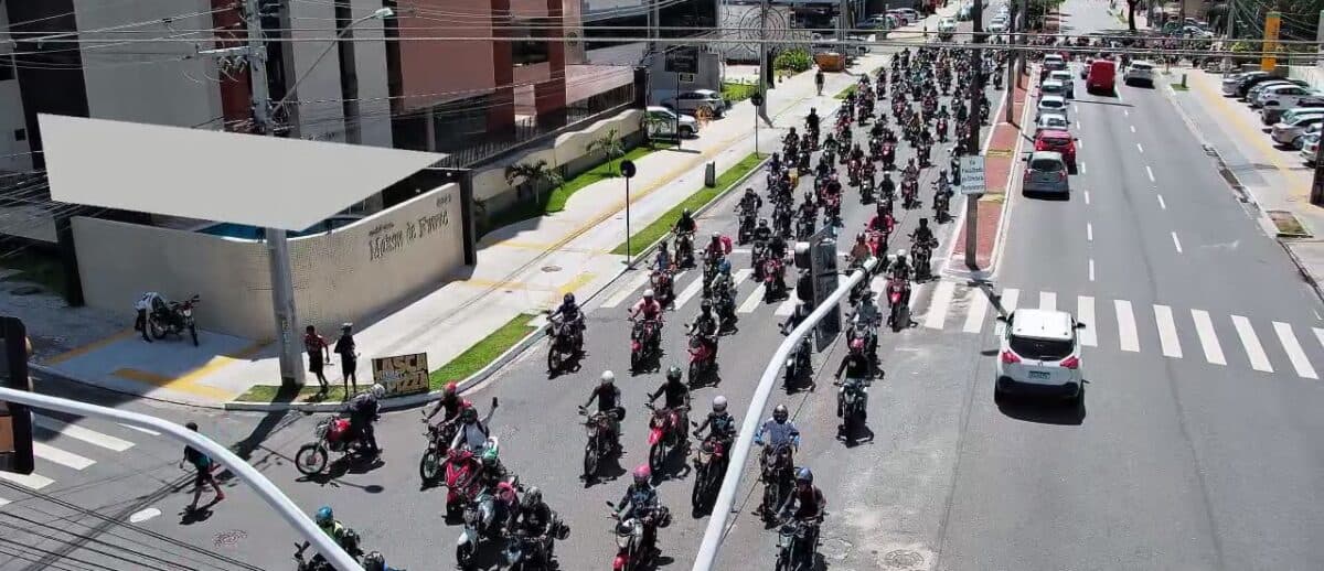 Motociclistas e motoristas de aplicativos protestam contra regulamentação da profissão pelas ruas de João Pessoa