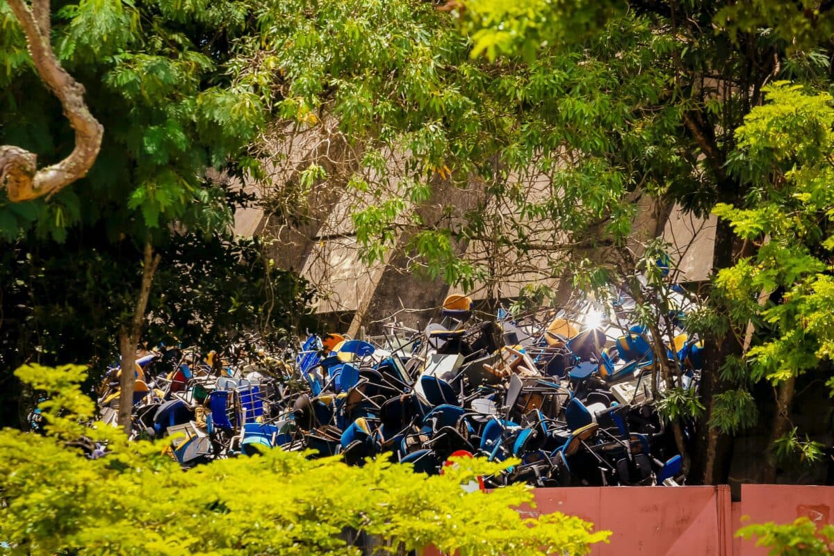 Após denúncia do ClickPB, Valdiney afirma que UFPB fará licitação para retirada de entulhos da instituição