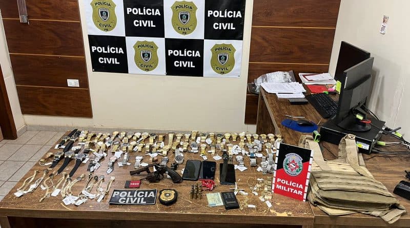 Polícia recupera dezenas de relógios roubados de joalheria e prende três suspeitos em São Bento