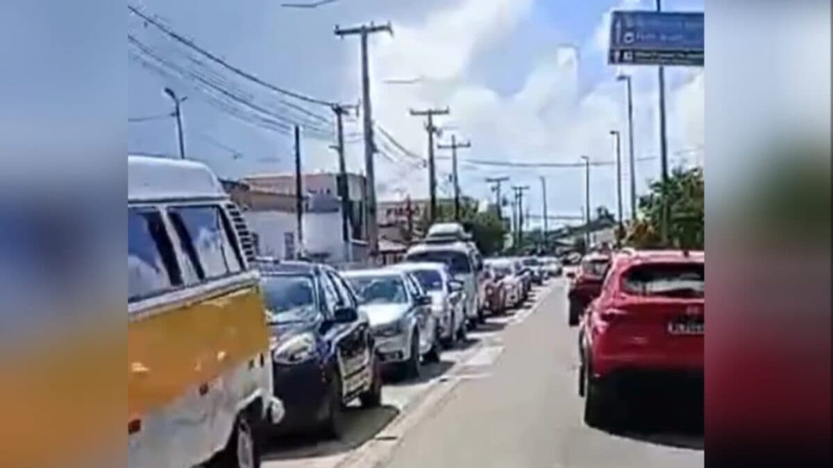 Cabedelo registra congestionamento com fluxo de visitantes rumo ao navio de guerra